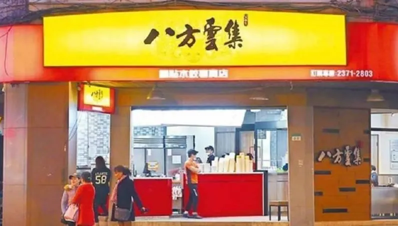 春酒辦在中餐廳！他滿心期待卻落空「竟吃鍋貼名店」…怒點20顆水餃洩憤