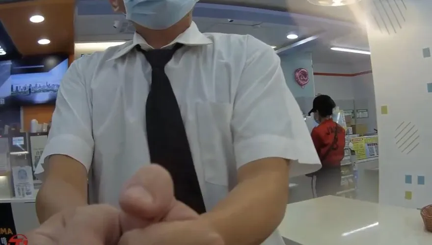 「辦我銬我啊！去打聽一下！」　醉漢超商罵店員譙警下場出爐