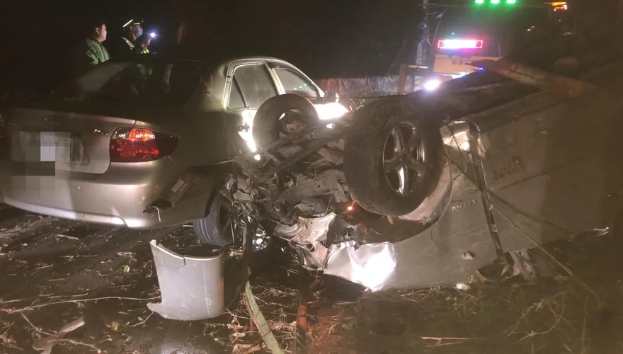 影/阿里山死亡車禍！轎車翻落邊坡…男子拋飛身亡
