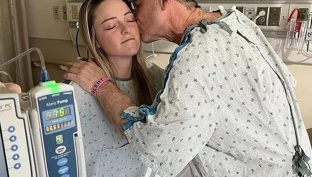 影/450萬人都哭了！不捨父親受苦洗腎　孝女籌備8個月「匿名捐贈」