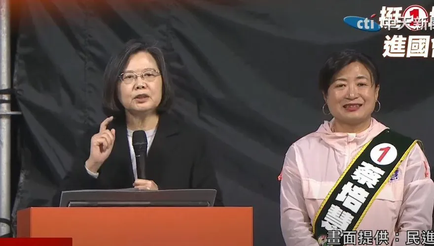 蔡英文稱綠營執政青年不會上戰場　網友怒：為何要改回一年義務役？