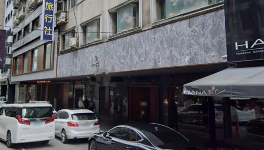 快訊/住戶攜嬰驚逃！三井日本料理店所在大樓火警