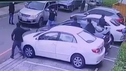 影/就決定逮捕你了！男社群平台公開賣「喵喵」　遭萬華警台中汽旅「Gotcha」查獲300包