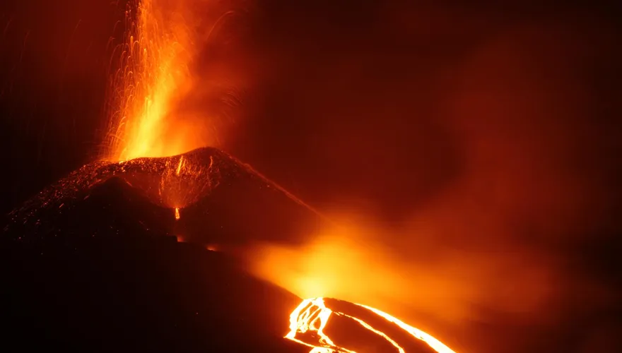 日本鹿兒島諏訪之瀨島火山5天噴發25次　日本氣象廳上調警戒至3級