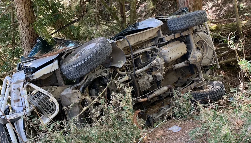 南投郡大林道登山接駁車翻覆山谷！　7人受傷、1人意識不清