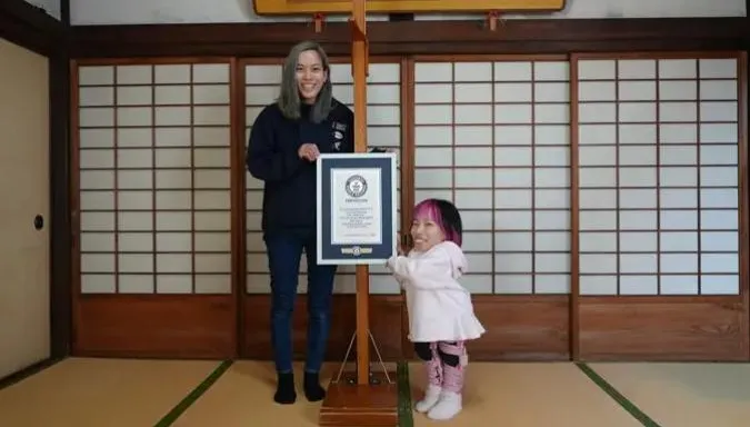影/差87公分！　日本姐妹登金氏紀錄「身高差最多的雙胞胎」...背後原因惹鼻酸