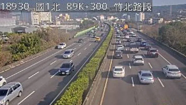 快訊/國1北向87.4K追撞車禍！現場「紫爆」回堵5公里