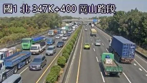 快訊/車流回堵4公里！國1南向岡山段5車追撞