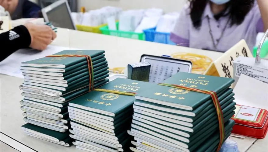 辦護照省時解方來了！下周網路預約換地點　「第2收件場所」曝光