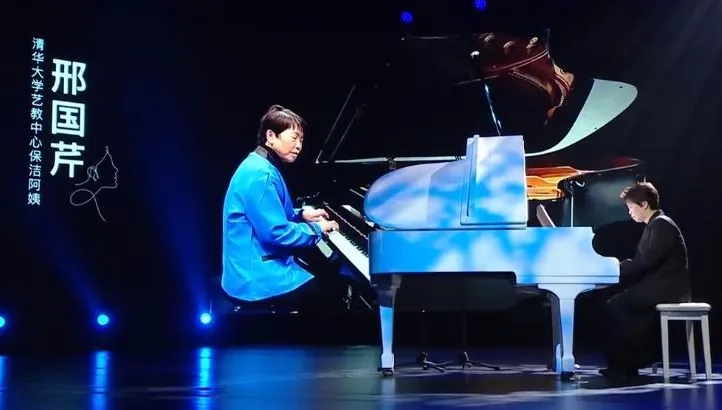 影/好勵志！北京清大打掃阿姨靠「走音鋼琴」　自學成才登台演出