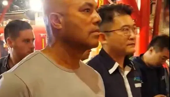 WBC棒球經典賽/野生李維拉現身大甲鎮瀾宮！信徒秒變球迷搶合照
