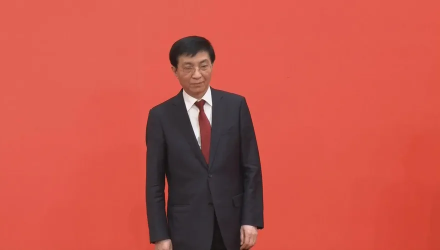 大陸兩會/中共政治局常委王滬寧提「爭取和平統一」　堅持一個中國、九二共識