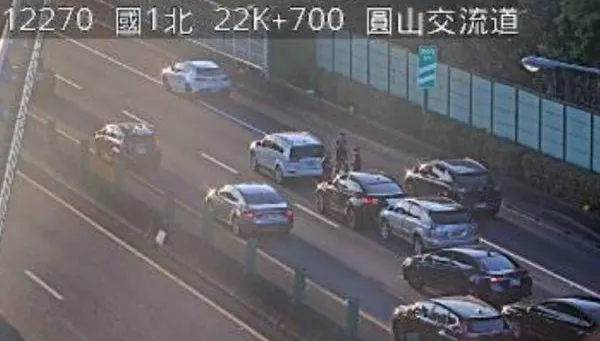 快訊/3車連環撞！國1南下圓山段驚傳車禍　下班塞爆回堵2K中