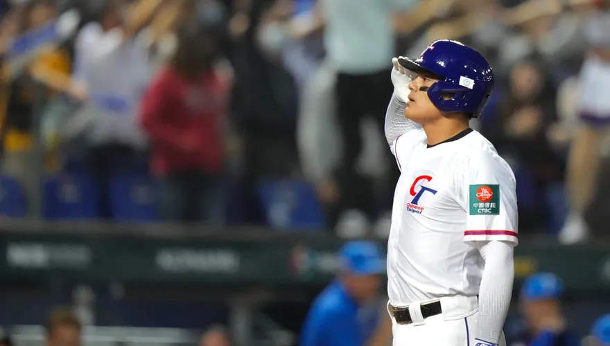 WBC棒球經典賽/永遠忠誠！逃兵打成「國防部長」　張育成「敬禮」手勢連外媒都好奇