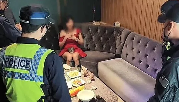 台中掃黑！警長親上陣盯場　酒店妹見緝毒犬嚇到猛拍胸…「雙球抖很大」