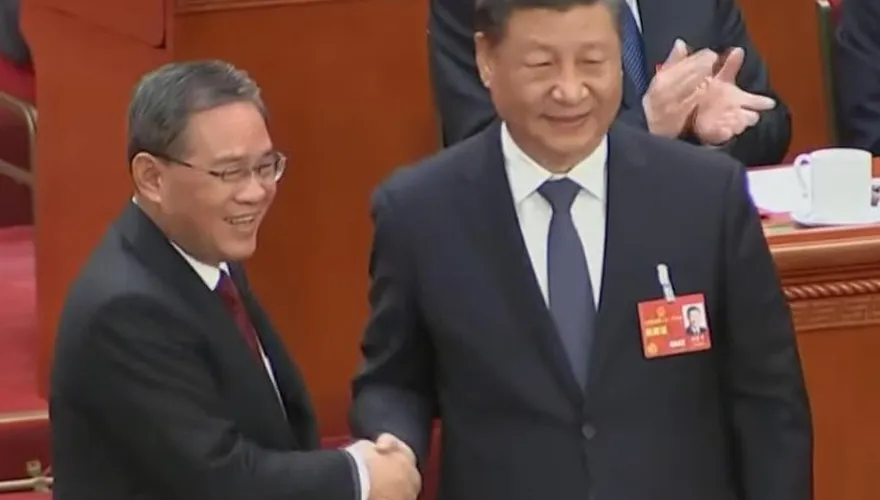 大陸兩會/李強當選國務院總理　與習近平及李克強握手致意