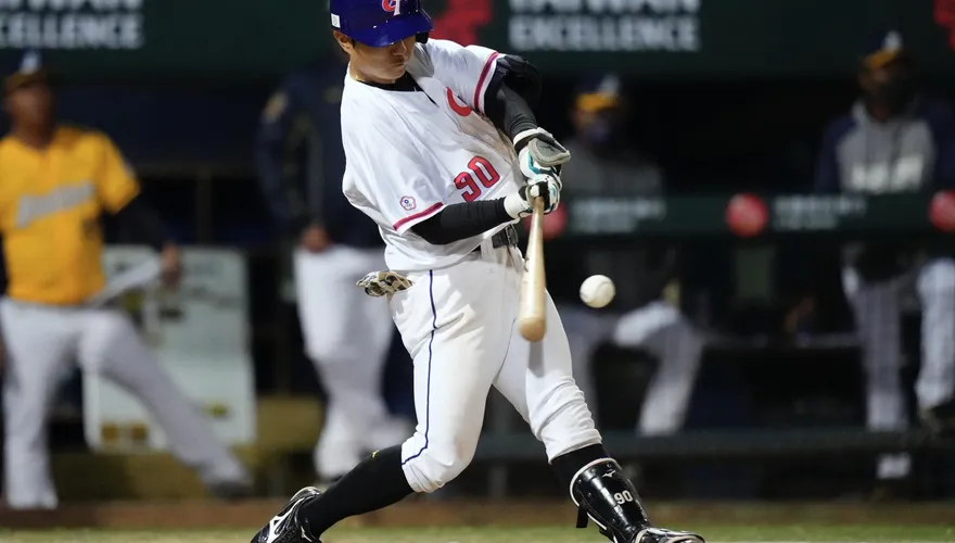 WBC棒球經典賽/昔坐右外野觀賽、今成球場戰將！江坤宇圓夢鎮守游擊大關