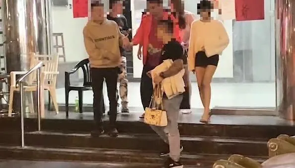 影/美腿驚慌片！酒店慘遭6煞上門狠砸　囂張嫌犯供稱來討「去年的恩怨」
