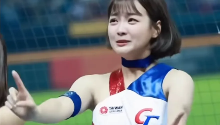 WBC棒球經典賽/場上嬌點！「經典女孩」為中華隊逆轉勝動容