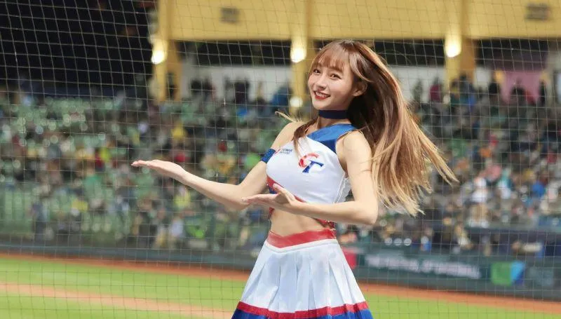 WBC棒球經典賽/林襄坐台下經典崩潰美曝光！網友笑稱「被古巴打到瘋癲的球迷」
