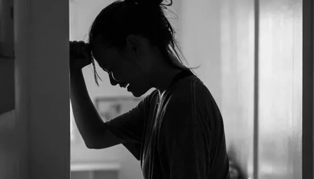 超傻眼！人妻婚後發現婆家竟藏前妻　還和老公「雙人枕頭」