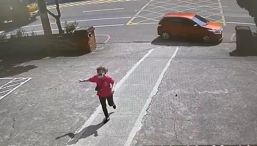 台中男嬰過敏喘不過來！阿嬤狂奔派出所求助　警車開道「7分鐘」送醫救命
