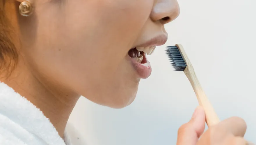 驚嚇100！婦只用白開水刷牙　一開口噁死牙醫