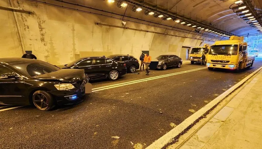 豐原國4隧道碎石散落！　聯結車害4車連環撞、2人受傷