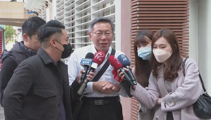 如何左右藍綠2024戰局？柯文哲「烙英文」：吃瓜群眾看下去