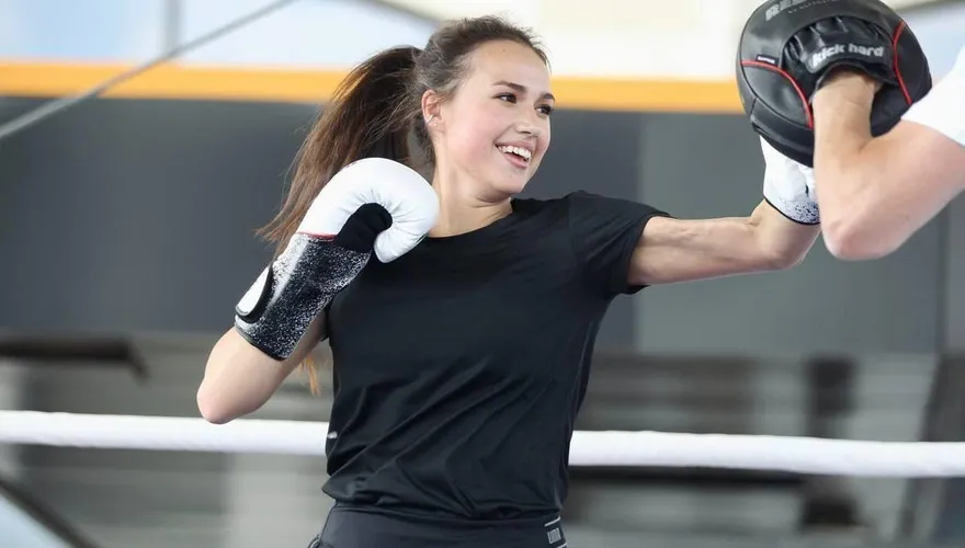 最會滑冰的拳手！她曾征服台北小巨蛋　俄20歲正妹冰后拳拳到肉