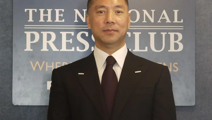 曾坐擁數十億！陸流亡富商郭文貴涉詐騙支持者10億美元　逃亡14年後於紐約被捕