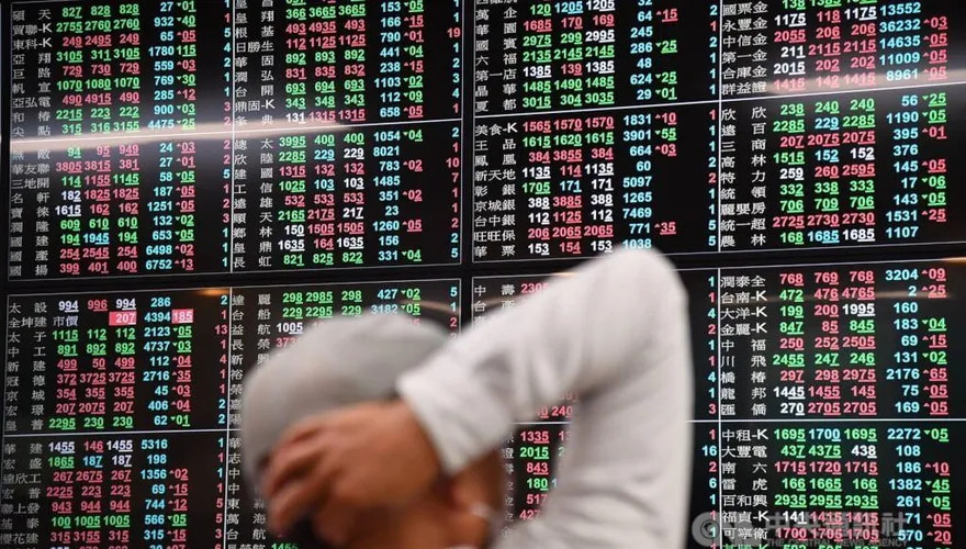 瑞信也爆雷！電金傳齊跌　台股早盤挫逾140點