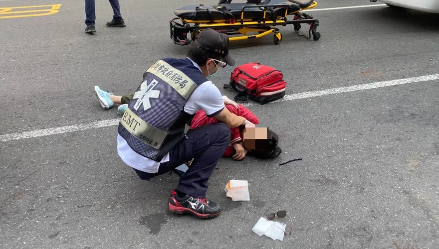 快訊/高雄三民區驚傳情殺案！恐怖男揮刀亂砍　同居女友倒臥血泊命危