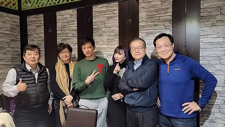 獨家/罹血癌後...劉忠繼九月化療完打電腦疼痛 只能纏繞手指打字 堅持上班到今年一月