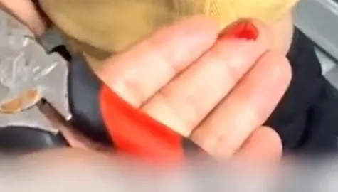 影/熊孩脫褲用鉗子夾GG！當場噴血嚇壞媽...網笑爆：等他結婚再把影片播出來