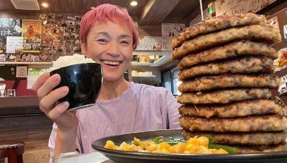 日本大胃王「魔女菅原」癌逝！暴食原因惹人淚：為了小孩