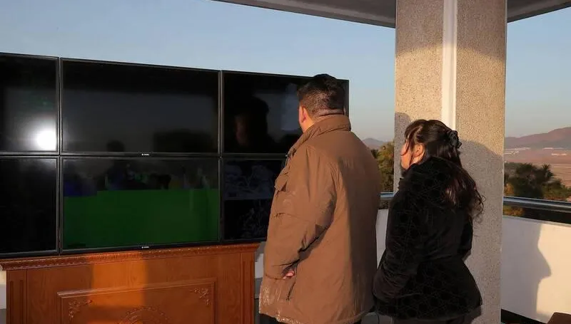 金正恩攜女視察火星-17試射　稱將以核制核反制美韓
