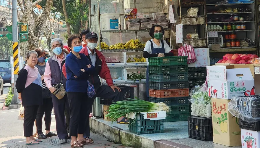 連蛋都要排2hrs！呂文婉一早出發「前面還站20人」　她搶到「這數量」嗨翻