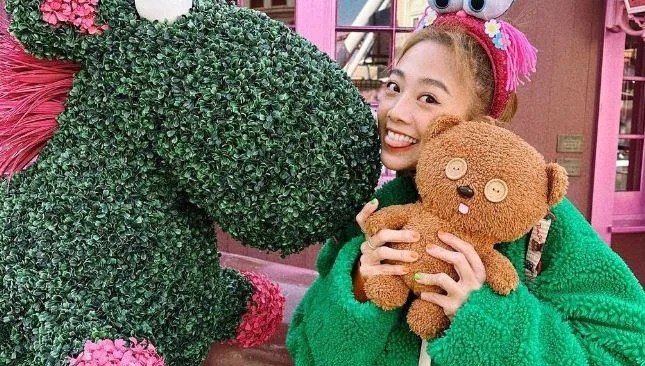 開直播洗澡破千人觀看！鬼鬼「對鏡頭脫衣」　粉絲見磁磚反光全嚇壞