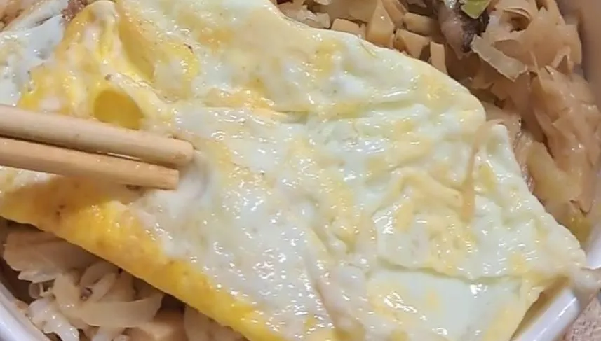 一顆蛋60元！超薄焢肉飯160元　「誠實豆沙包」店家被賞負評氣炸回嗆