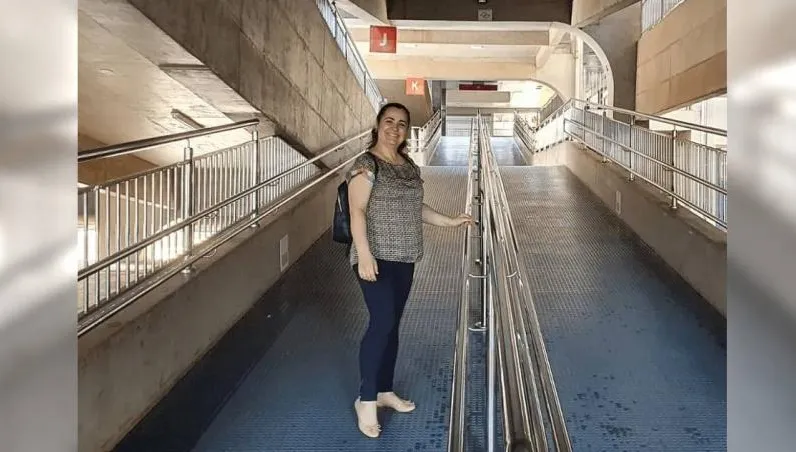 巴西45歲婦女唸大學圓夢竟遭同學霸凌　103歲人瑞替她打氣「追逐夢想永遠不會太晚」