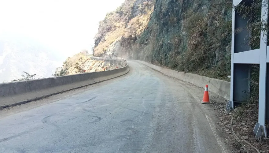 南橫台20線14.5K傳土石崩塌！甲仙段急派員搶修　已恢復通行