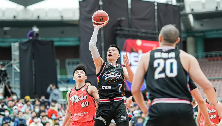 豪神打瘋了！林書豪單節連5記三分彈逆轉勝　狂砍38分來台新高