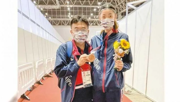 羅嘉翎過磅失格…教練尪遭出征　前國手妻忍半個月「孩子1句話」她崩潰發聲