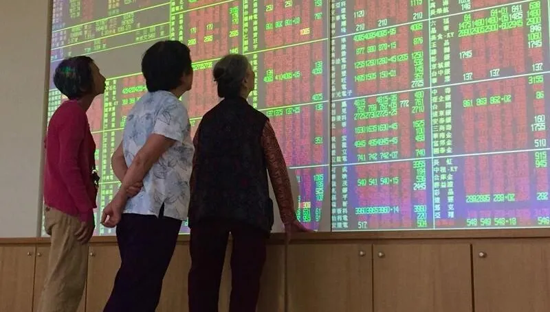面板雙虎帶頭衝　台股早盤站上15500點關卡