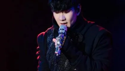 林俊傑演唱會爆肢體衝突！粉絲爭執「扯頭髮」上演全武行…超誇張亂象全都露