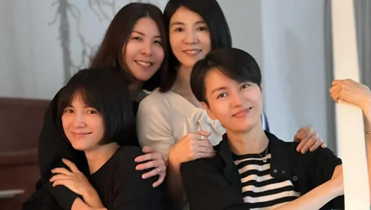 李心潔驚喜合體「90年代3女神」！驚人素顏照洩年近半百「超凍齡真實狀態」