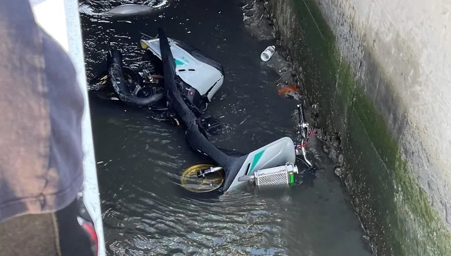 影/經典「Dio」海邊尬速！他失控摔溝遭諷「全車水冷了」