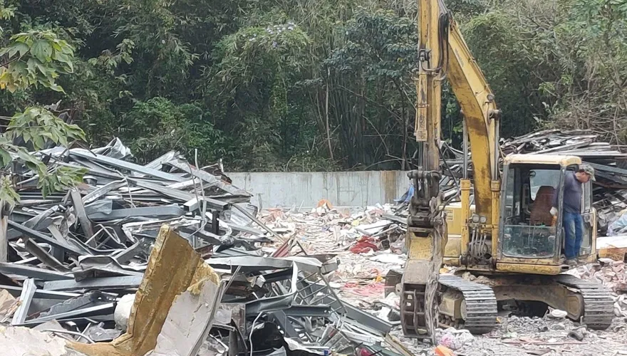 五股山區鐵皮屋暗藏職業大賭場　新北市府強勢執行拆除