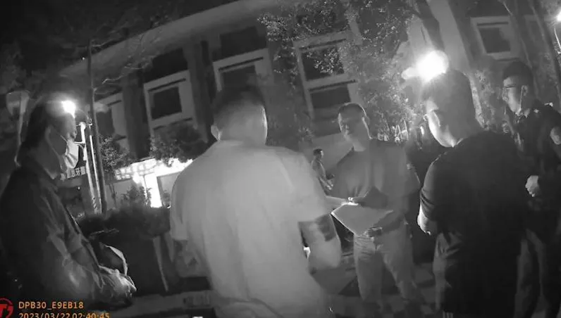 男還不出8萬債務...債主竟當街持棍堵人　警循線80分鐘內逮人